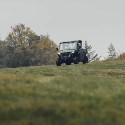 CFMOTO UFORCE 1000 PRO XL – UTV 6 places | 3 cylindres | Benne électrique | Écran tactile