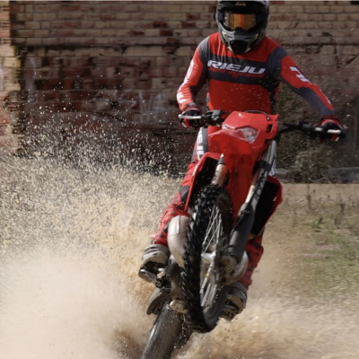 Rieju MR Racing 300i 2026 – Enduro 2T | Châssis acier | Suspension KYB | Injection