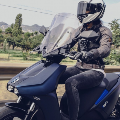 Ray 7.7 – Scooter électrique 11 kW | 150 km d’autonomie | 125 cc équivalent | Charge rapide